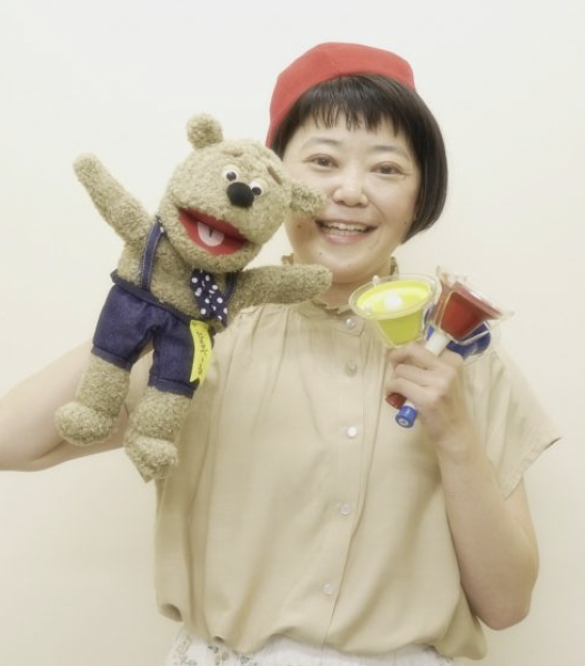 神戸市灘駅前サークル音楽教室ピアノ講師真鍋篤子先生と相棒じるべーる