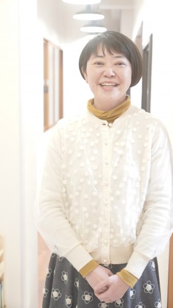 歌の伴奏をしてくださるピアノの真鍋篤子先生