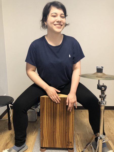 神戸市灘駅前サークル音楽教室カホンレッスン風景