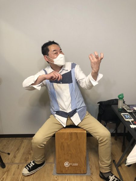 神戸市灘駅前サークル音楽教室カホン講師の冨士正太朗先生