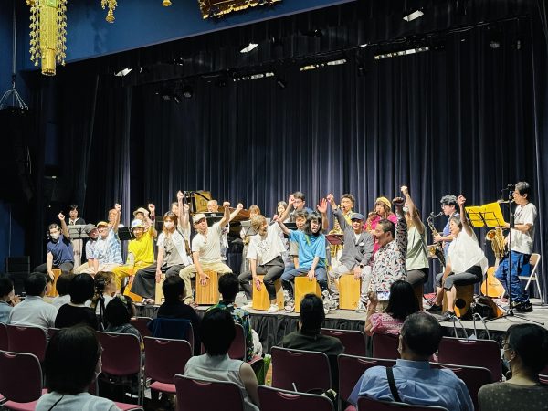 ラピスホールで行われたサークル音楽祭サークルカホンクラブ、サックスクラブ