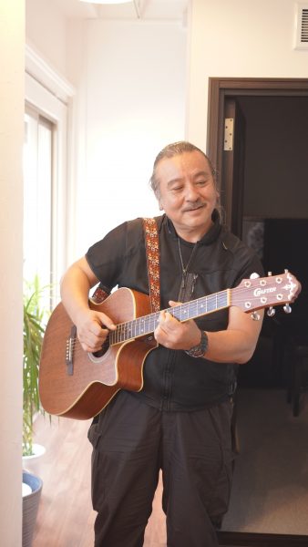神戸市灘区の音楽教室のギター講師の久保純一先生