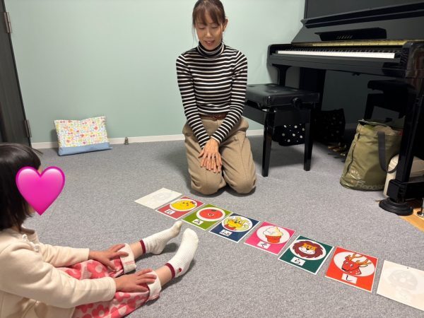 足立安紀子先生のリトミックのレッスン風景２