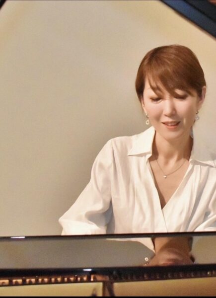 『ピアニストのためのリズムトレーニング』作曲担当。作曲家・ピアニストの小野田享子氏の写真